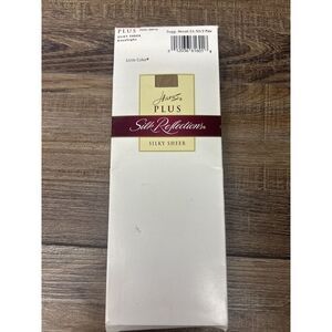 Hanes Plus‎ Silk Reflections Silky Sheer Kneehighs - Little Color, Style 00P-19